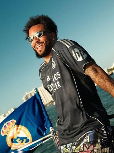 تيشيرت ريال مدريد الاحتياط فئة الجمهور 2025/2026