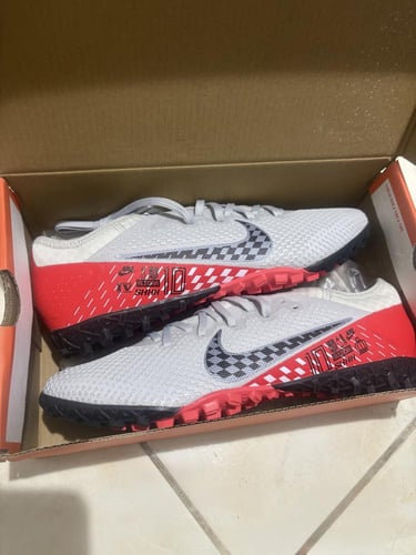 بوت نايك الأكثر مبيعاً Nike Vapor 13 Pro TF