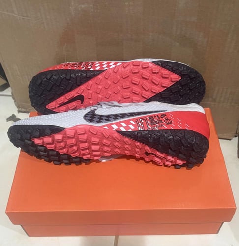 بوت نايك الأكثر مبيعاً Nike Vapor 13 Pro TF