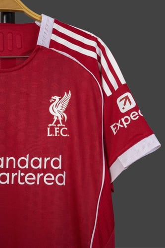 طقم نادي ليفربول الاساسي تصميم فئة الاعبين 2025/20...
