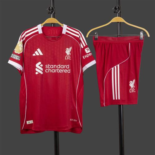 طقم نادي ليفربول الاساسي تصميم فئة الاعبين 2025/20...
