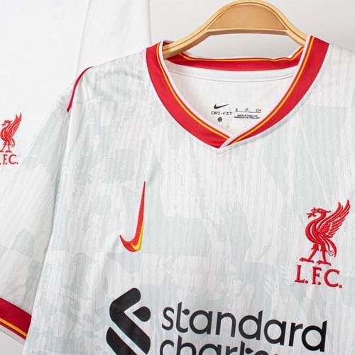 طقم ليفربول الثالث 2024/2025 خامة الجمهور