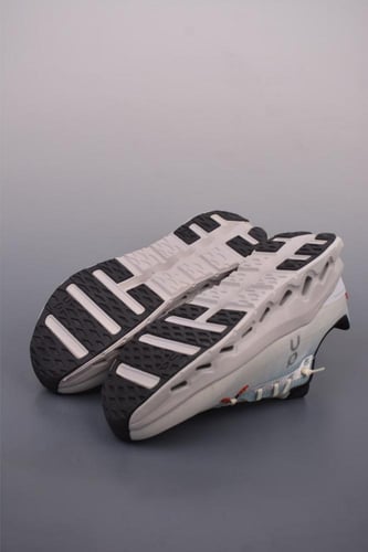 حذاء اون رينينج برايانا 190035