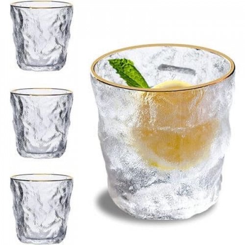 كوب زجاج ثلجي بحواف ذهبية .(عرض)