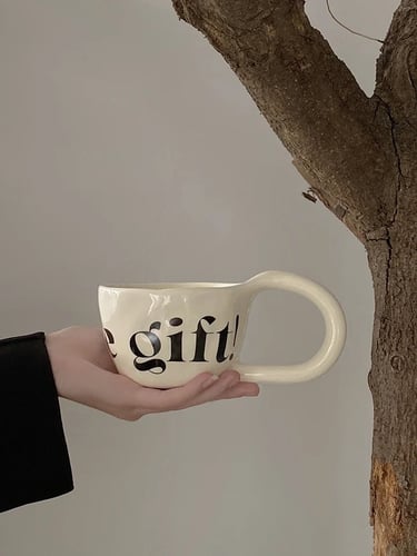 كوب بشكل مميز (بيج)