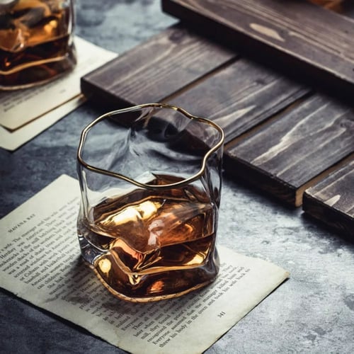 زجاج مموج شفاف بحواف ذهبية .( عرض )