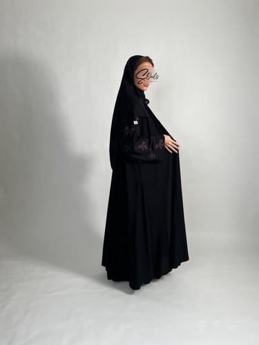 عبايه بأكمام تطريز