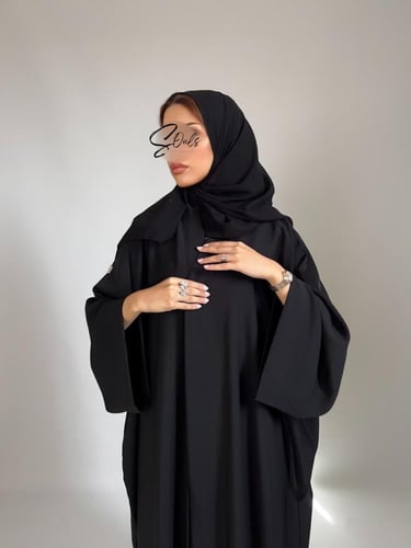 عبايه أسود نص بشت