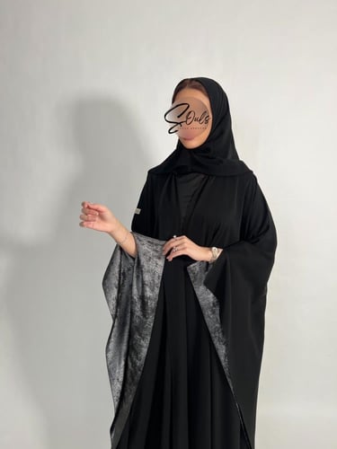 عبايه بشت بأطراف فضي