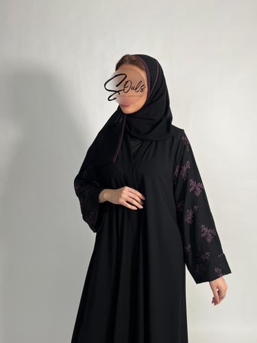 عبايه بأكمام تطريز