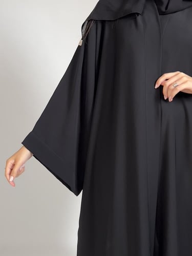 عبايه أسود نص بشت