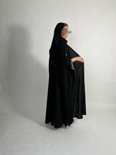 عبايه بشت بأطراف فضي