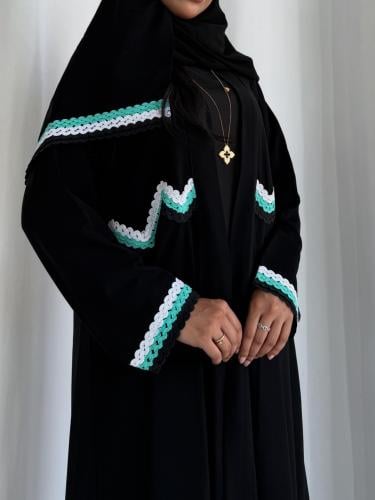 كريب أسود فاخر بكلفة