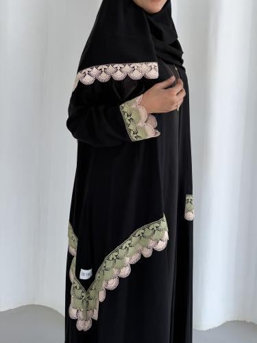 كريب أسود بكلفه تصنيع خاص BYHILa زيتي × بيج