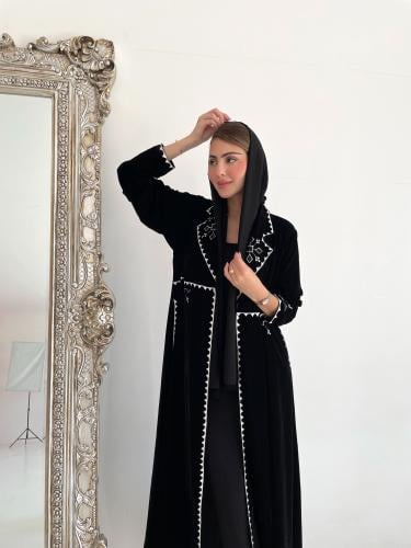 مخمل أسود تطريز يدوي
