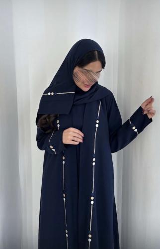 عباية كريب كحلي بتطريز باللون البيج
