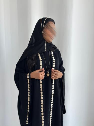 عباية بأكمام واسعة تطريز يدوي