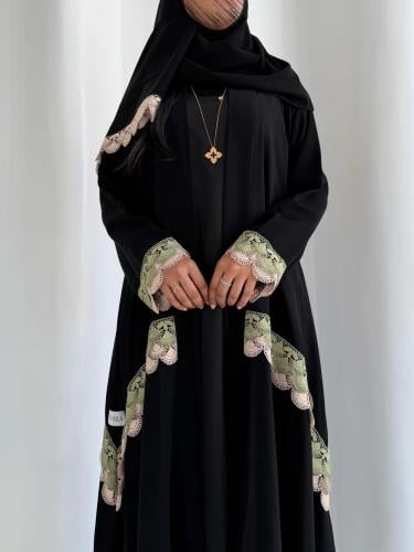 فستان كت أسود مطابق لخامة العباية