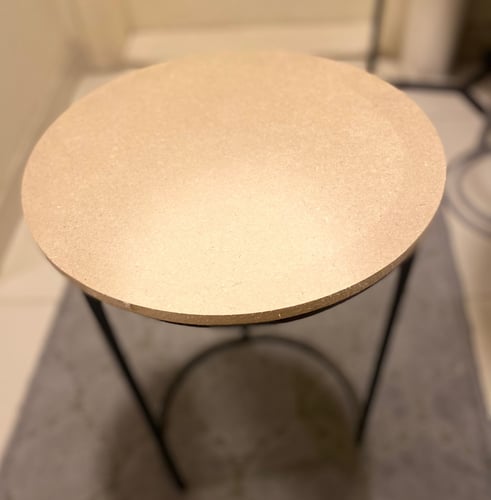 متوفره قطعه وحده فقط طاوله لون اسود قطرها 33 ارتفا...