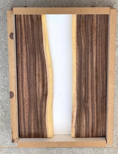 قالب مستطيل لصب الريزن متوفر واحد فقط كبير من غير...