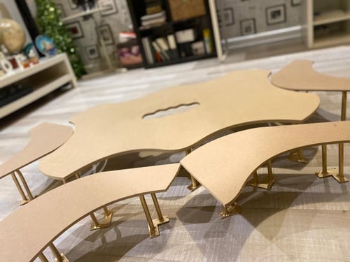 ارجل طاولات لون ذهبي بالحبه