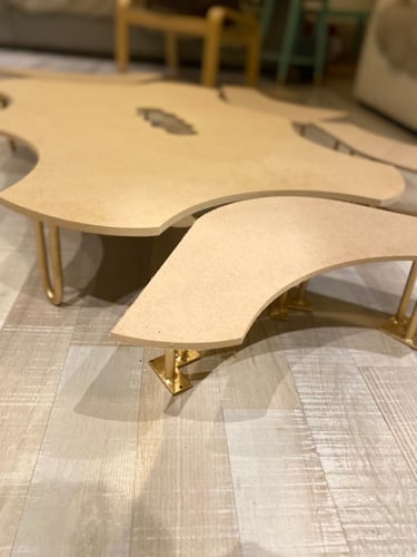 ارجل طاولات لون ذهبي بالحبه