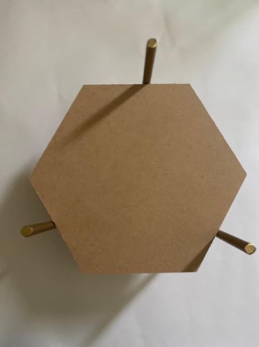 حامل حديد ارتفاع 20 قطرها 26 لون ذهبي