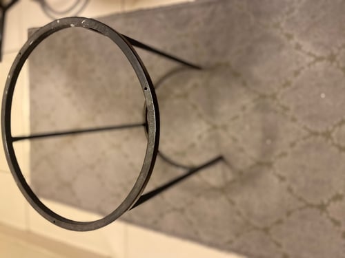 متوفره قطعه وحده فقط طاوله لون اسود قطرها 33 ارتفا...