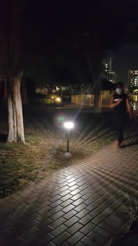 لمبة طاقة شمسية للممرات والحدائق