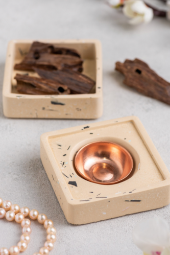 ‎قالب مبخره مربعة +قاعدة للعود