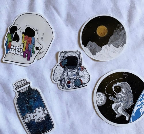 ستيكرز باشكال متنوعة