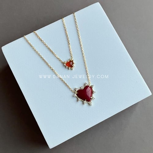 عقد حجر بشكل قلب