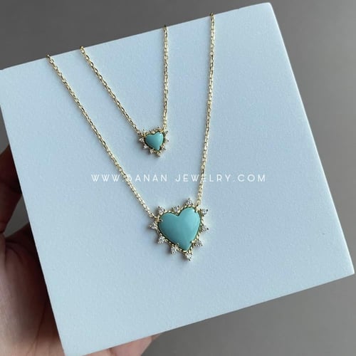 عقد حجر بشكل قلب