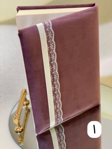 مصحف ملبس باسفج مغلف بمخمل لون بنك يقدم ببوكس