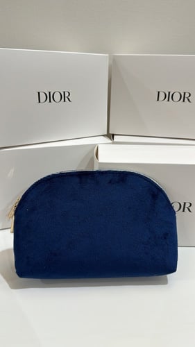 حقيبة ميك اب ديور كحليه