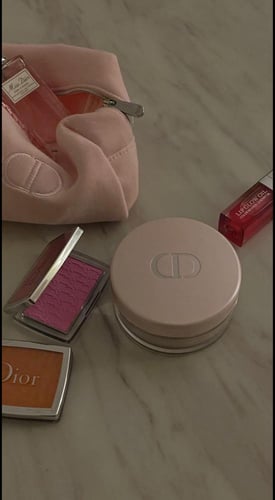 حقيبة ميك اب ديور وردي