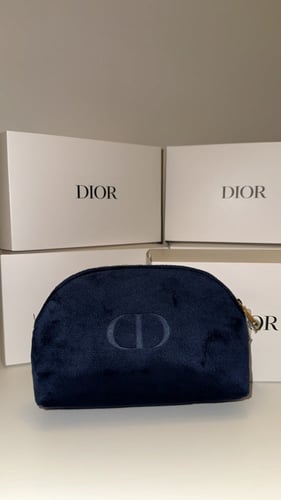 حقيبة ميك اب ديور كحليه