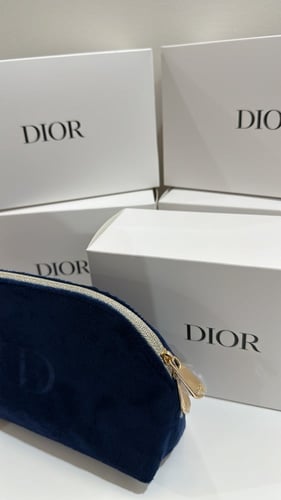 حقيبة ميك اب ديور كحليه