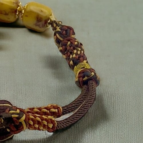 سبحة السندلوس زيتي ممزوج – تصميم أنيق بلمسة فنية