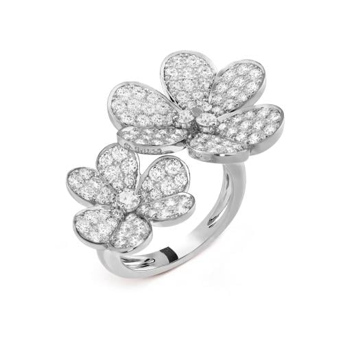 Frivole between the finger ring