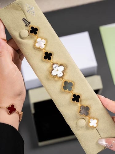 Van cleef lucky chain watch