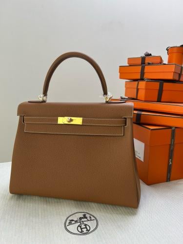 Kelly 32 , togo gold