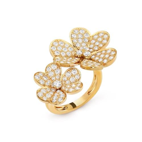 Frivole between the finger ring