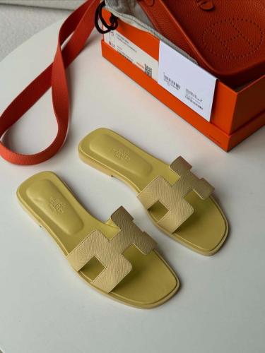 Oran sandal