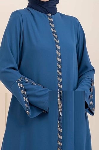 عباية باكمام طويلة مطرزة بتصميم تركي