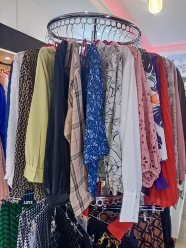 معرض ازياء نسائية للبيع العاجل بالخبر