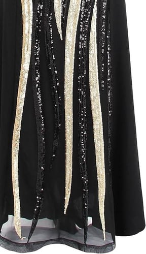 فستان سهرة مزين بالترتر الذهبي