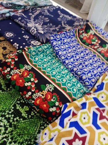 معرض ازياء نسائية للبيع العاجل بالخبر