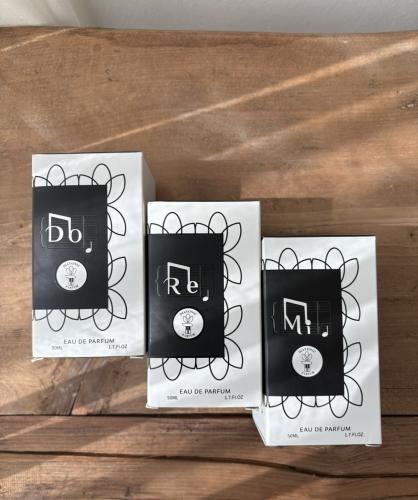 عطر واثنين هدية