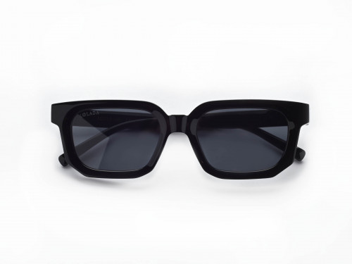 بايســيس أسود | أسود